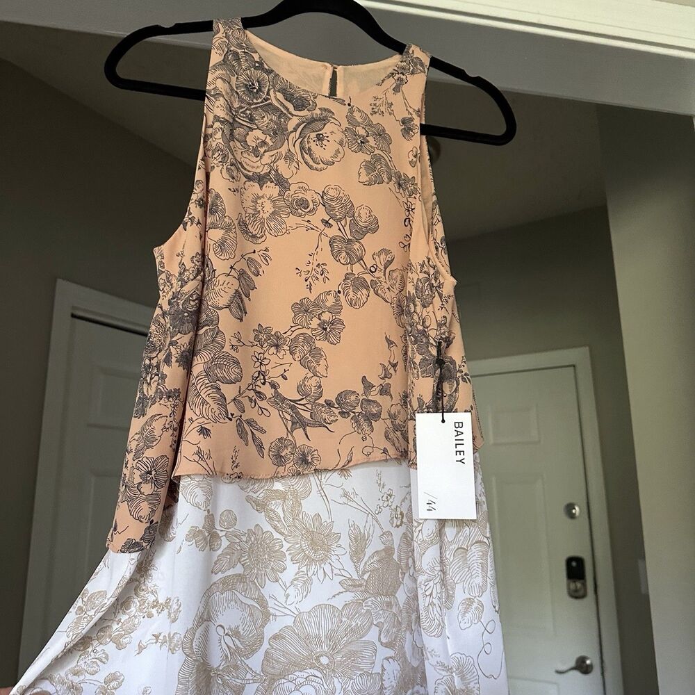 Bailey/44 Top Blouse Size M Women's White & Salmon Layered Floral Sleeveless NWT